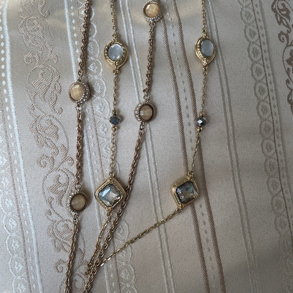 Two long loft necklaces. Gold tones can be worn together or apart. 15$ For both - Picture 8 of 8